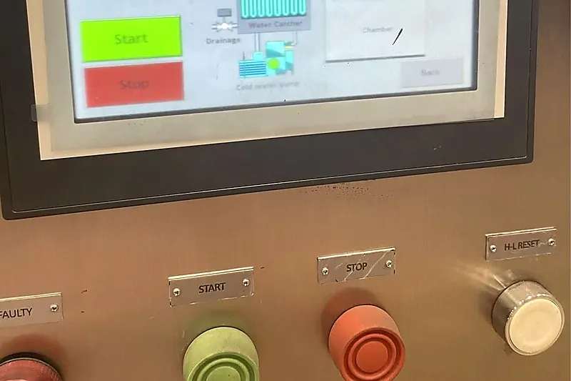 Image of the Siemens Touch Screen Interface showing the 'Auto' and 'Manual' options