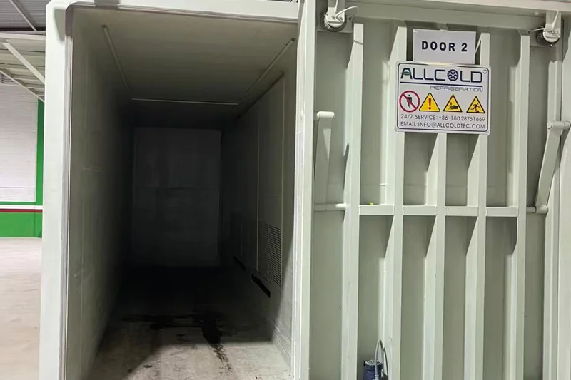 A standard 6-pallet vacuum cooler with double doors open